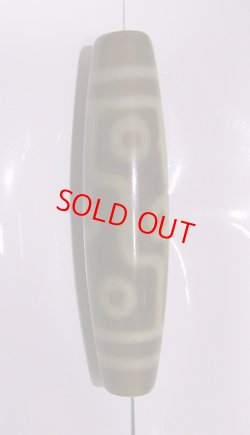 画像2: 希少：九眼天珠（チベット産）長さ：約51.5ｍｍ：幅約16.5ｍｍ　激安価格　　NO-101